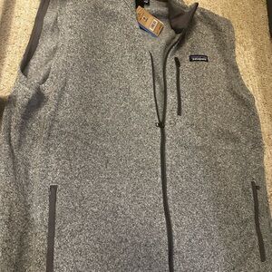 *new with tags* Patagonia full zip vest. Size medium